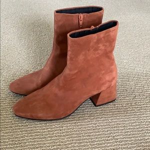 Vagabond suede bootie